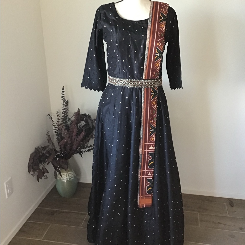 Elegant Black Maxi Dress
